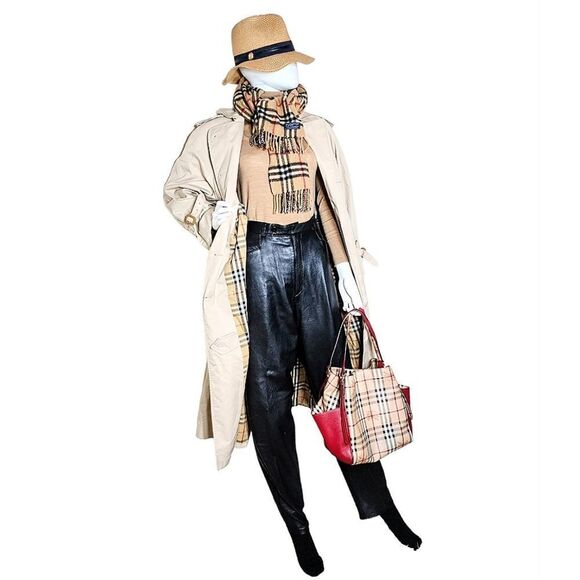 Burberry coat  - Picture 2 of 14